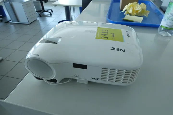 NEC - Beamer Modell: LT30